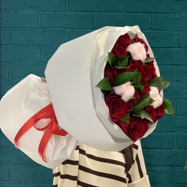 15 красных роз "Горячий шик"