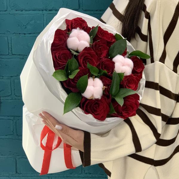 15 красных роз "Горячий шик"