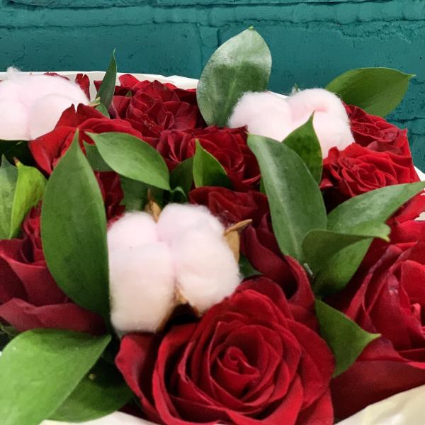 15 красных роз "Горячий шик"