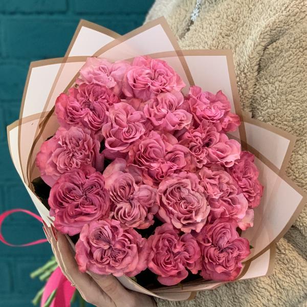 17 пионовидных роз "Нежная гармония"