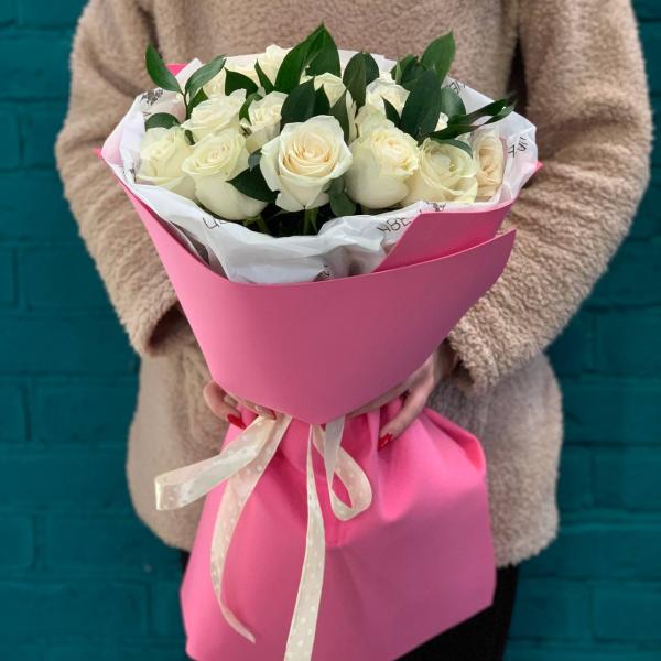 19 белых роз "Аллея восторга"