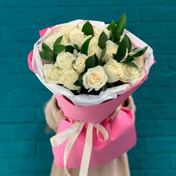 19 белых роз "Аллея восторга"