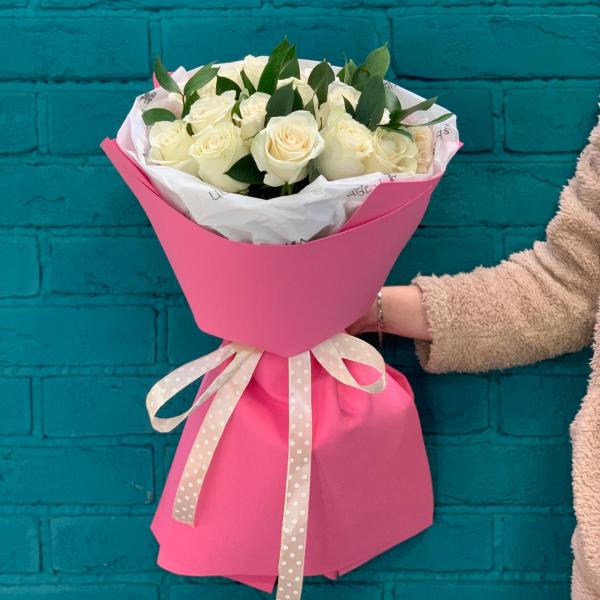 19 белых роз "Аллея восторга"