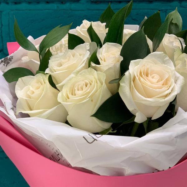 19 белых роз "Аллея восторга"
