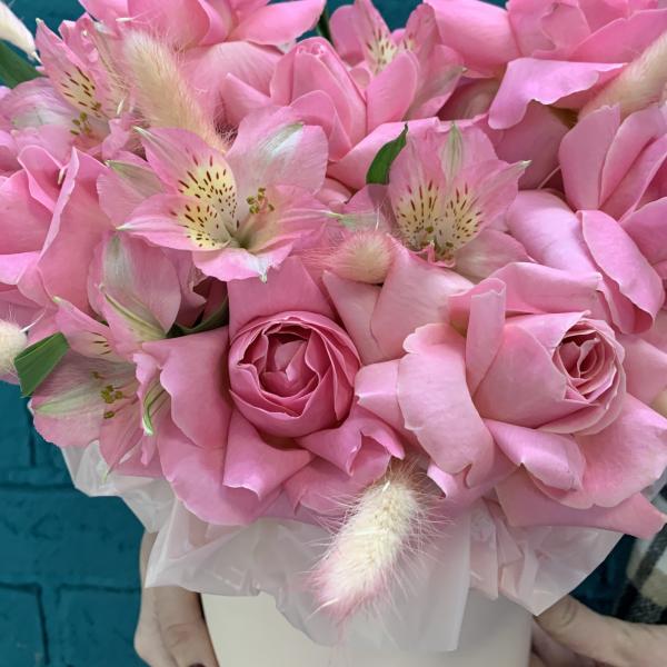 Роза и альстромерия "Ягодный пудинг"