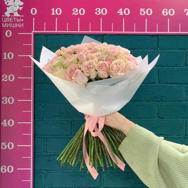 51 розовая роза и кустовая роза "Лавента"