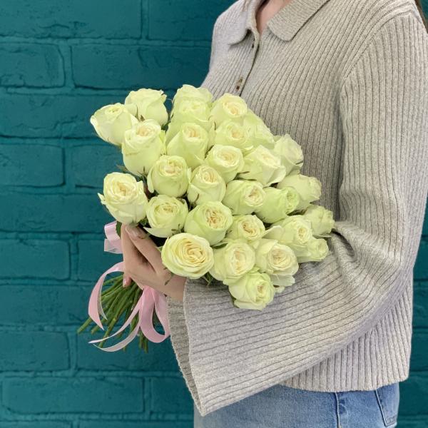 29 пионовидных роз "Милан"