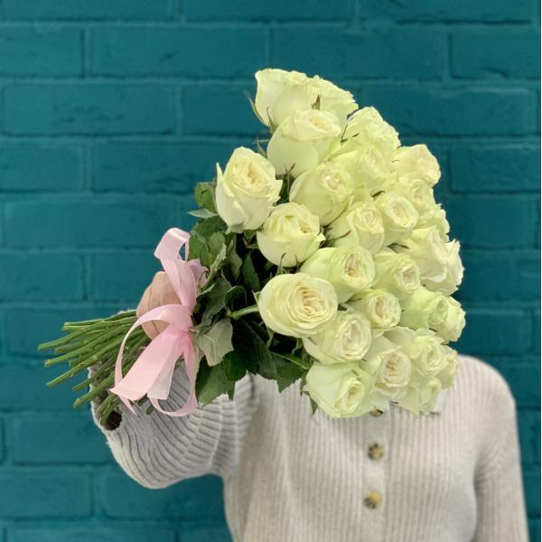 29 пионовидных роз "Милан"