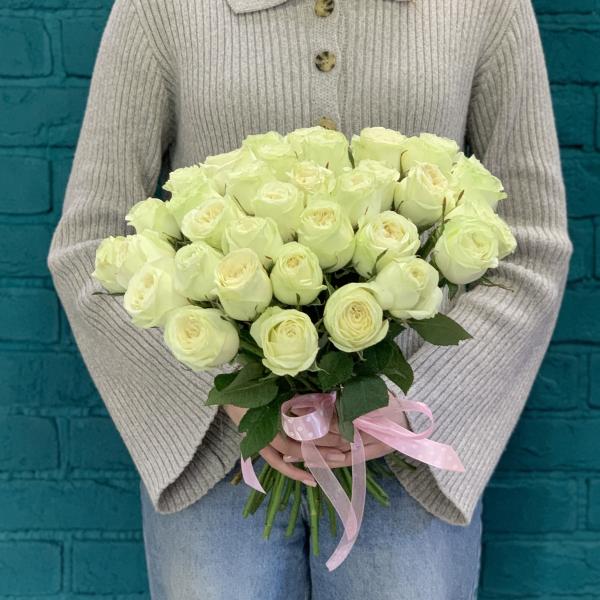 35 пионовидных роз "Изобелла"