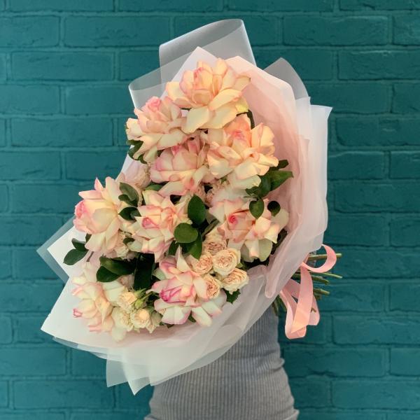 Французская и кустовая роза "Чио-рио"