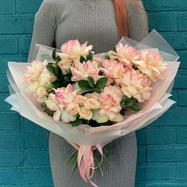 Французская и кустовая роза "Чио-рио"