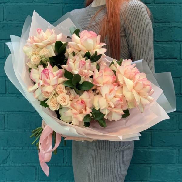 Французская и кустовая роза "Чио-рио"