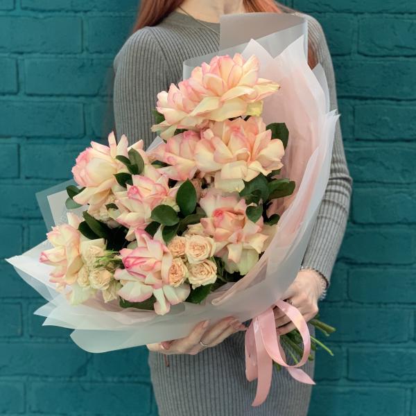 Французская и кустовая роза "Чио-рио"