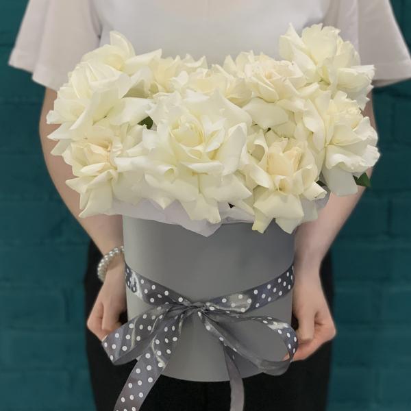 9 белых французских роз "Лебединое озеро"