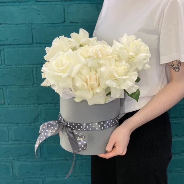 9 белых французских роз "Лебединое озеро"