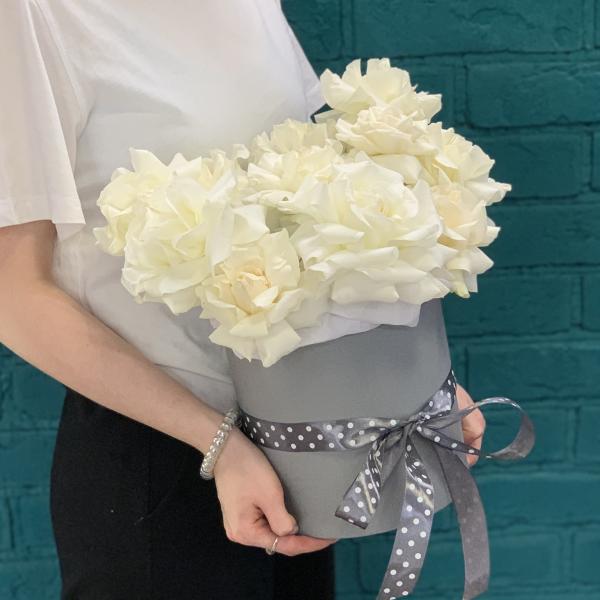 9 белых французских роз "Лебединое озеро"