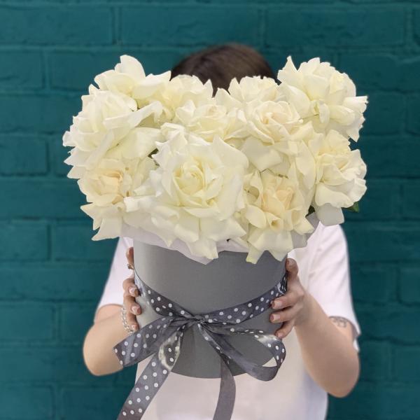 9 белых французских роз "Лебединое озеро"