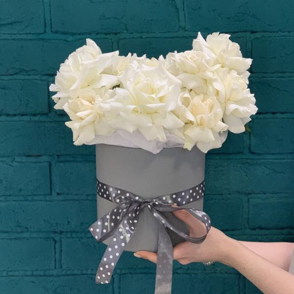 9 белых французских роз "Лебединое озеро"