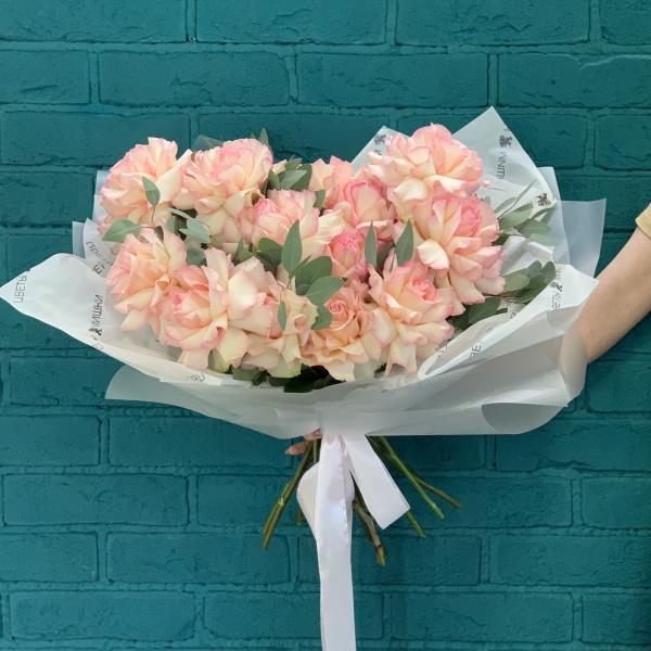 Французская роза и эвкалипт "Рандеву"