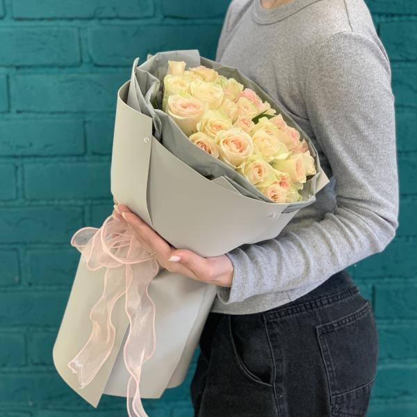 35 розовых роз "Полумесяц"