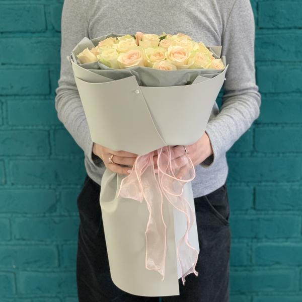 35 розовых роз "Полумесяц"