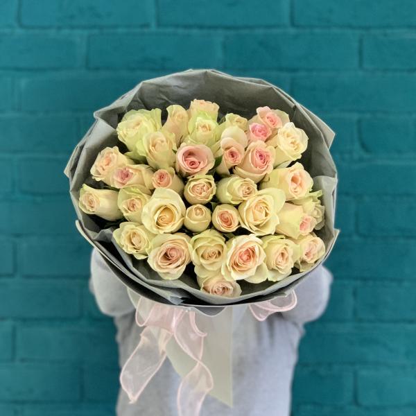 35 розовых роз "Полумесяц"