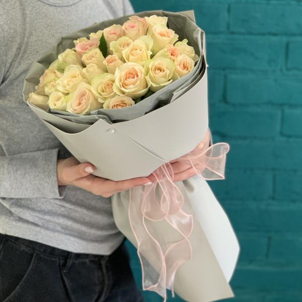 35 розовых роз "Полумесяц"