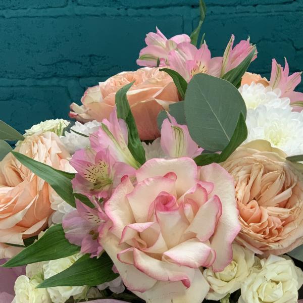 Французская роза и альстромерия "Изящный танец"