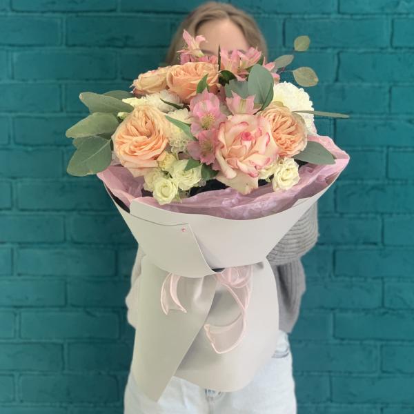 Французская роза и альстромерия "Изящный танец"