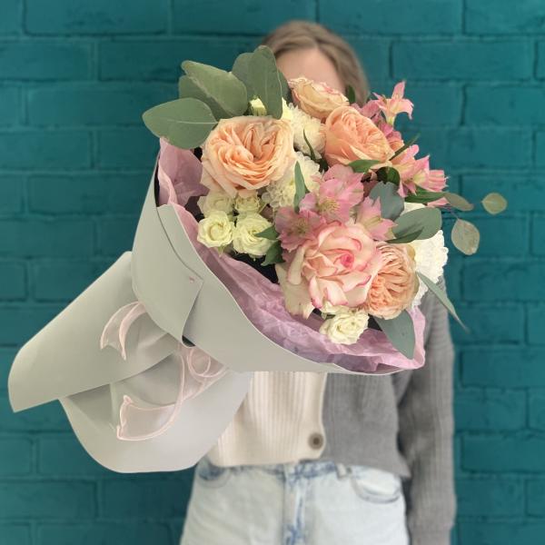 Французская роза и альстромерия "Изящный танец"