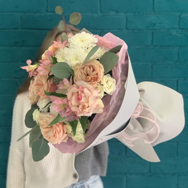 Французская роза и альстромерия "Изящный танец"