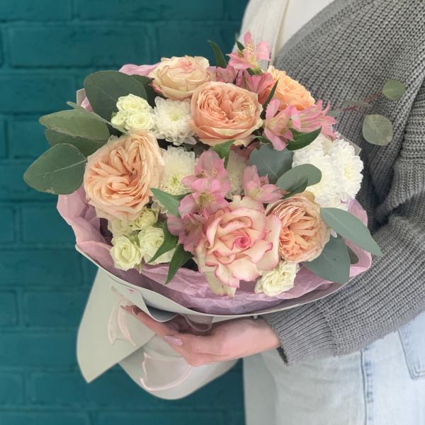 Французская роза и альстромерия "Изящный танец"