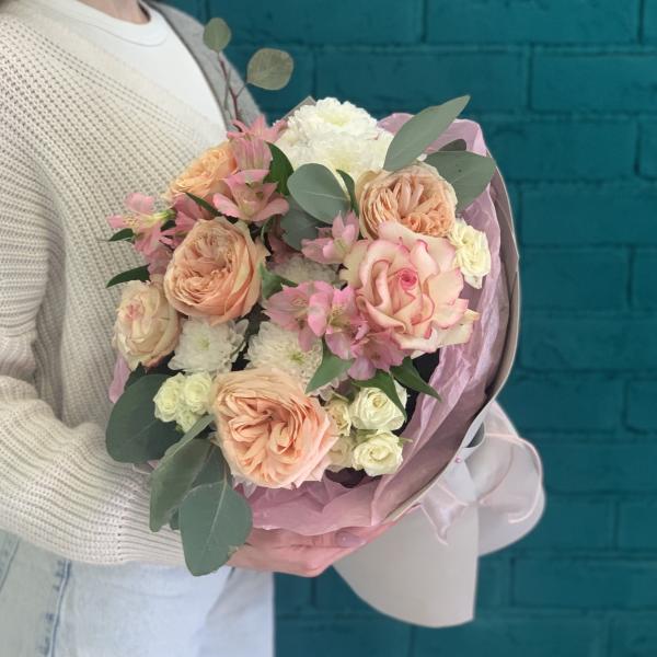 Французская роза и альстромерия "Изящный танец"