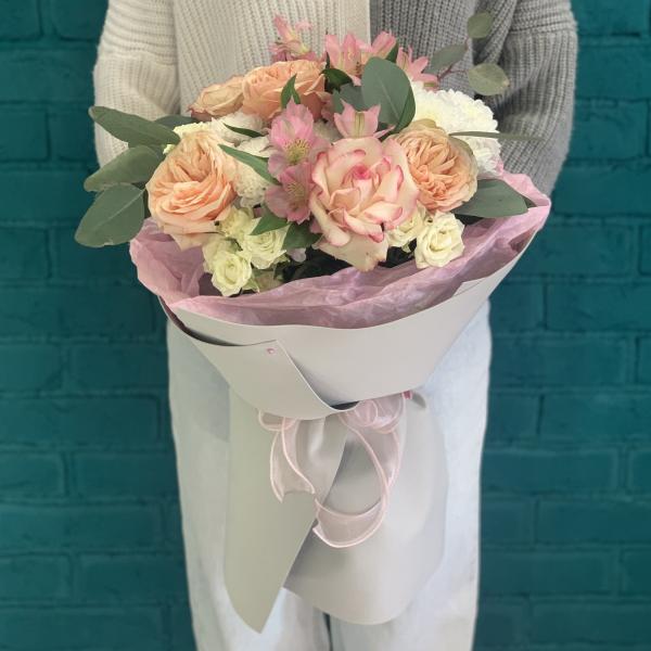 Французская роза и альстромерия "Изящный танец"