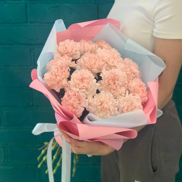 15 розовых гвоздик "Миг любви"