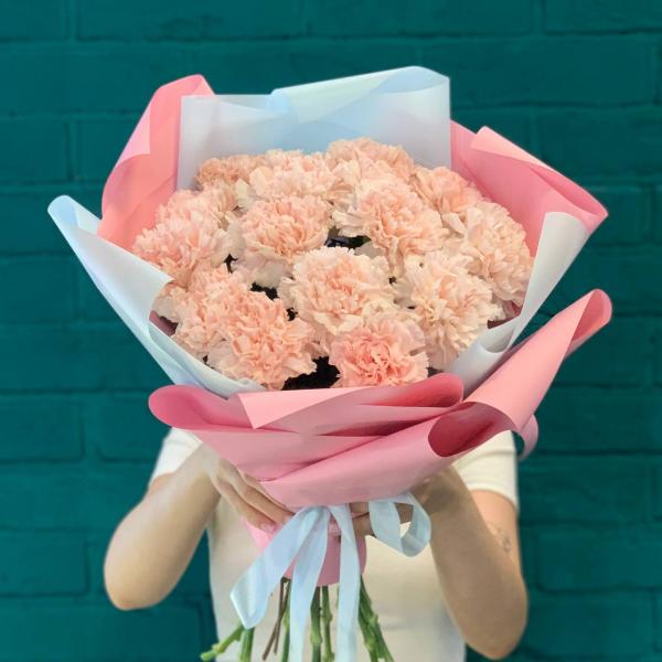 15 розовых гвоздик "Миг любви"