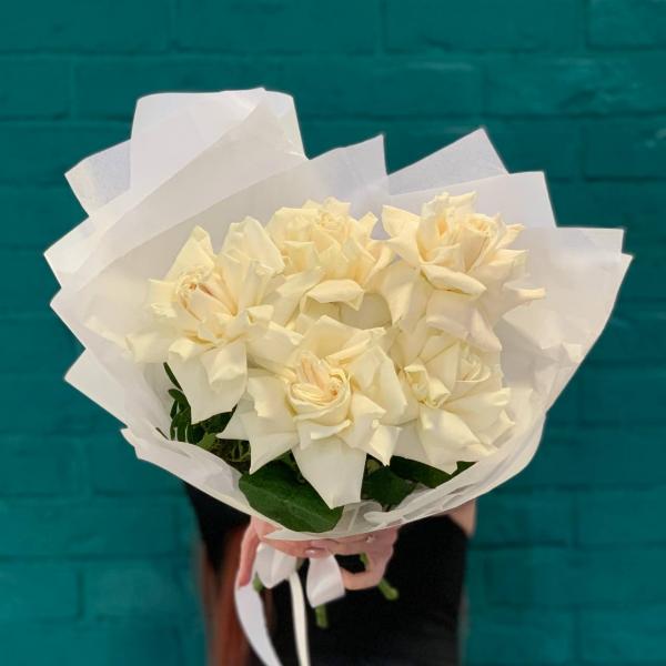  5 белых французских роз "Белоснежный взгляд"