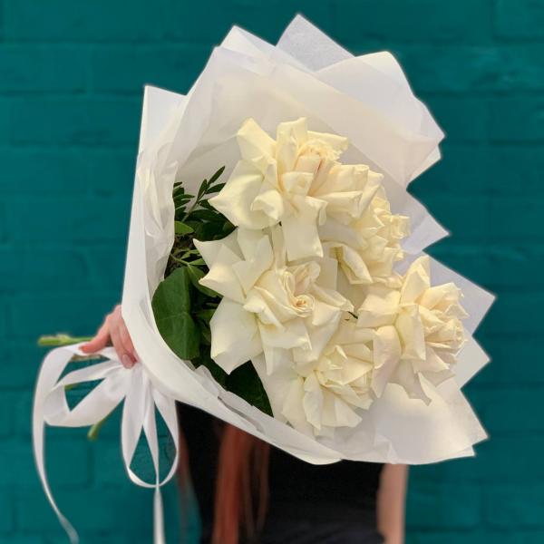  5 белых французских роз "Белоснежный взгляд"