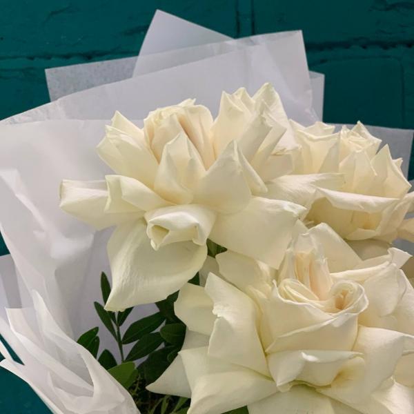  5 белых французских роз "Белоснежный взгляд"