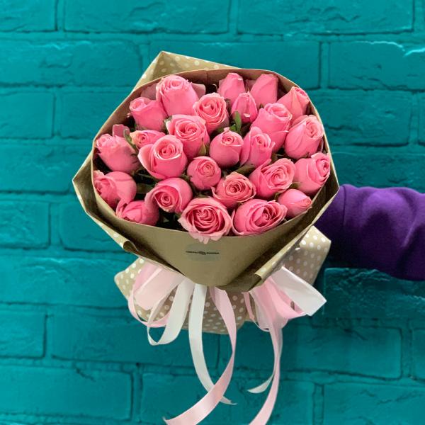 25 розовых роз ”Джерси”