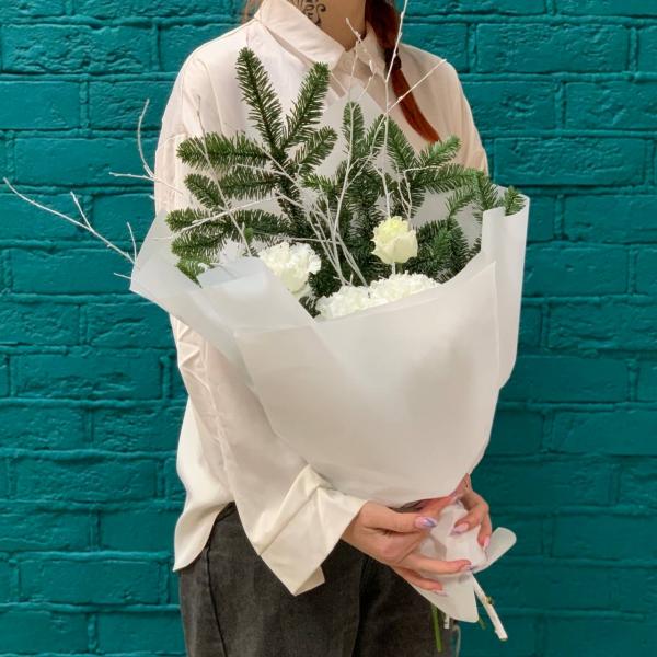 фото Эустомы и нобилис "Новогодний снегопад"