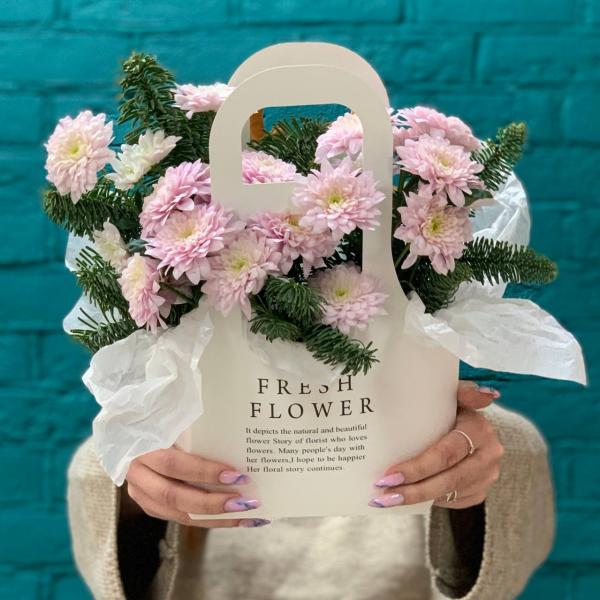 Розовая хризантема и нобилис "Розовая мишура"