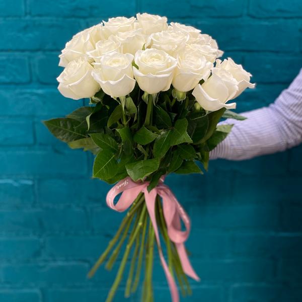 23 белые розы “Дана“