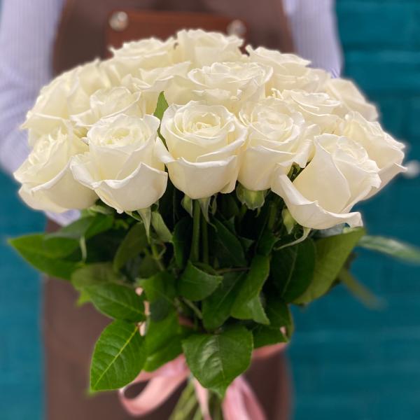 23 белые розы “Дана“