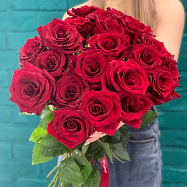 21 красная роза “Сиеста“
