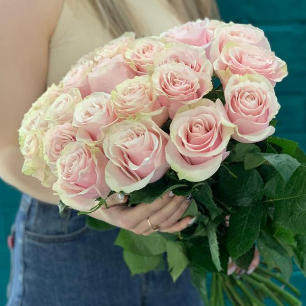 25 розовых роз “Чили“