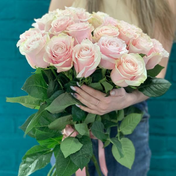 25 розовых роз “Чили“