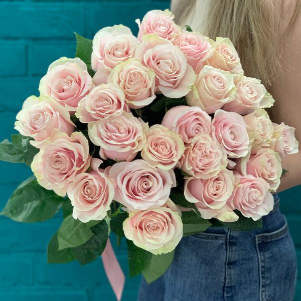 25 розовых роз “Чили“