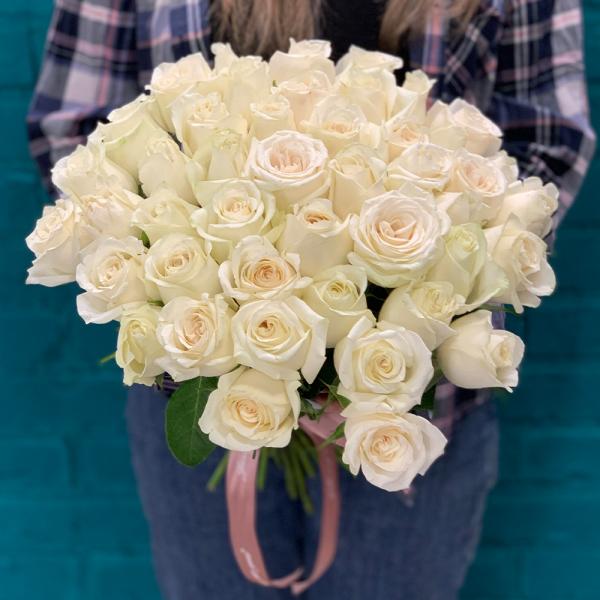 45 белых роз “Этника“