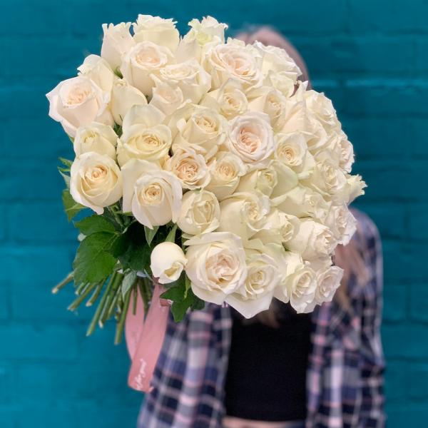 45 белых роз “Этника“